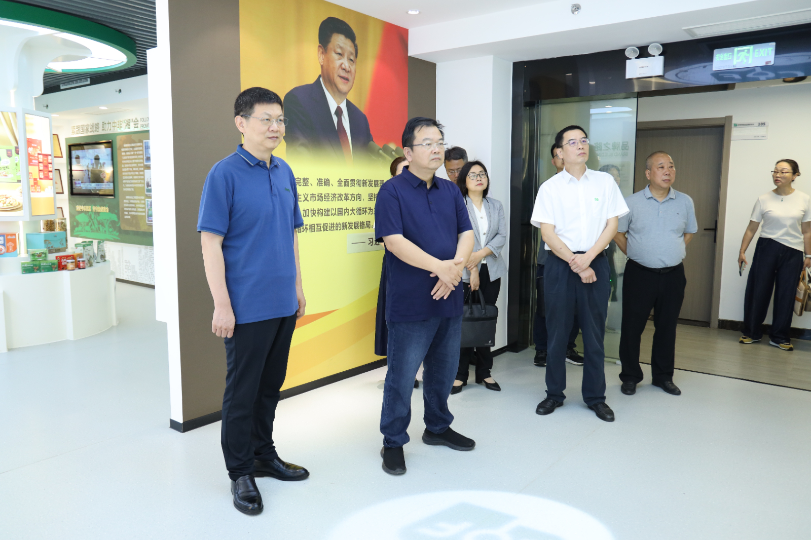 湖南省國(guó)資委黨委委員、副主任馮傳良一行調(diào)研湖南農(nóng)業(yè)集團(tuán)